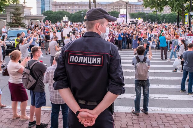 В Хабаровске уже две недели проходят акции протеста. Как реагируют власти  день за днем