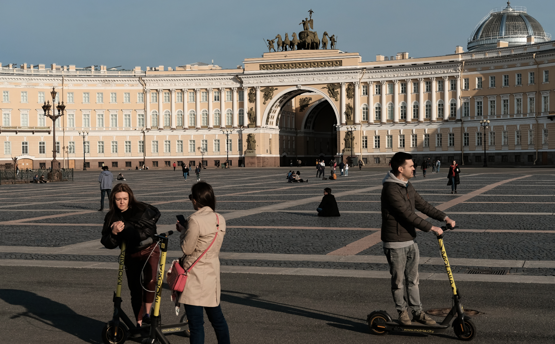 Власти Санкт-Петербурга продлили ограничения из-за вируса до 31 мая