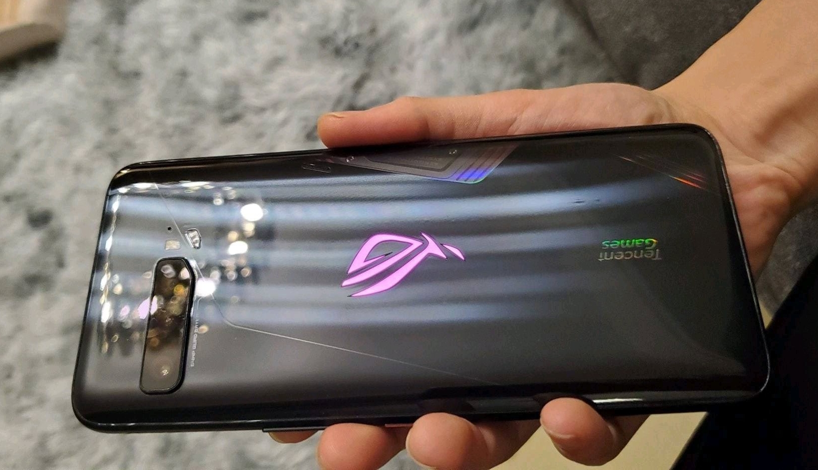 ASUS ROG Phone 3 появился на видео: внешний вид, как у ROG Phone 2, тройная камера и дисплей без отверстий