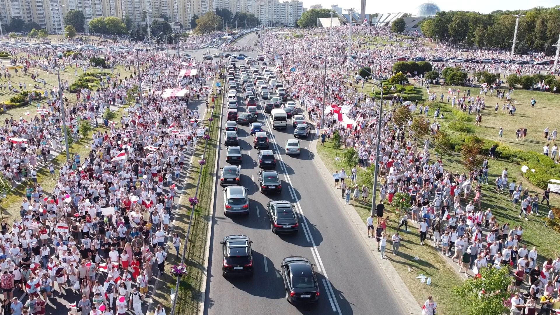 Соратница Тихановской на митинге призвала Лукашенко к отставке