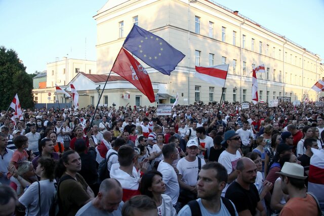 Акция протеста у СИЗО в Минске. Фотография