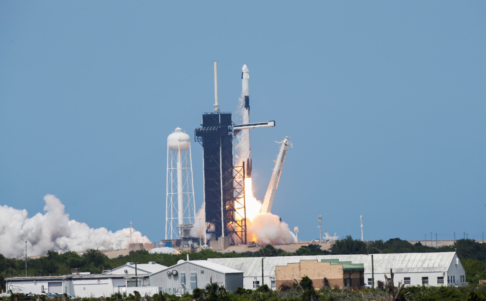 В Роскосмосе оценили запуск пилотируемого корабля SpaceX