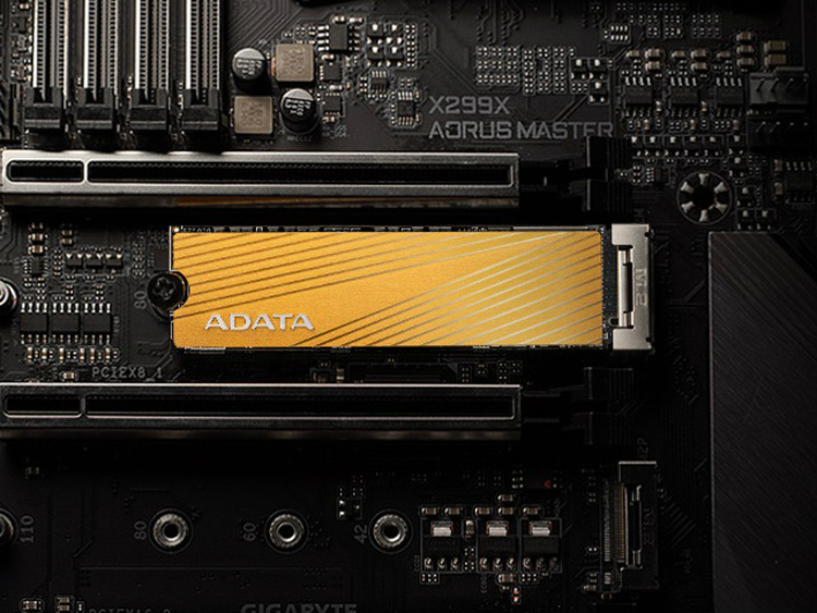 SSD-накопители ADATA Falcon обеспечивают скорость чтения до 3100 Мбайт/с