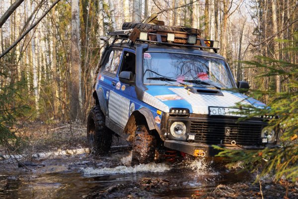 Бессмысленно и беспощадно: «Колхозный» оффроуд-тюнинг LADA 4x4 за копейки едва не разорил