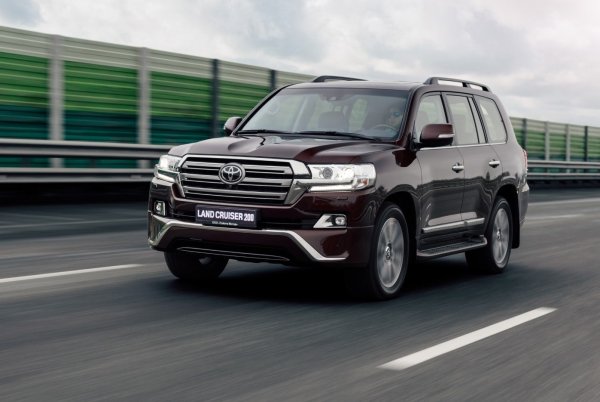 Нефть дешевеет, бензин дорожает: Владельцам Toyota Land Cruiser придется раскошелиться еще больше?