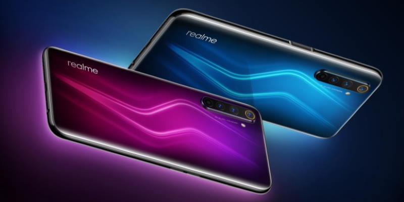 В России появились новые смартфоны и наушники realme