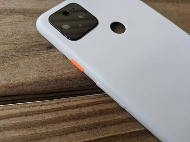 Смартфон Google, которого мы не получим. Отменённый Pixel 4a XL на фотографиях и неофициальных рендерах