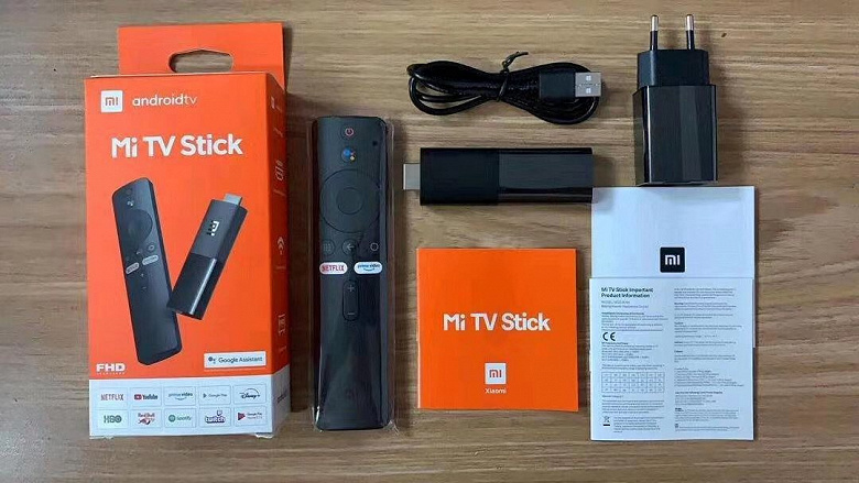 Весь комплект Xiaomi Mi TV Stick наконец показали вживую