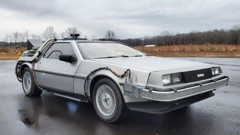 У американца конфисковали Бэтмобиль, DeLorean из Назад в будущее и Cadillac Охотников за привидениями