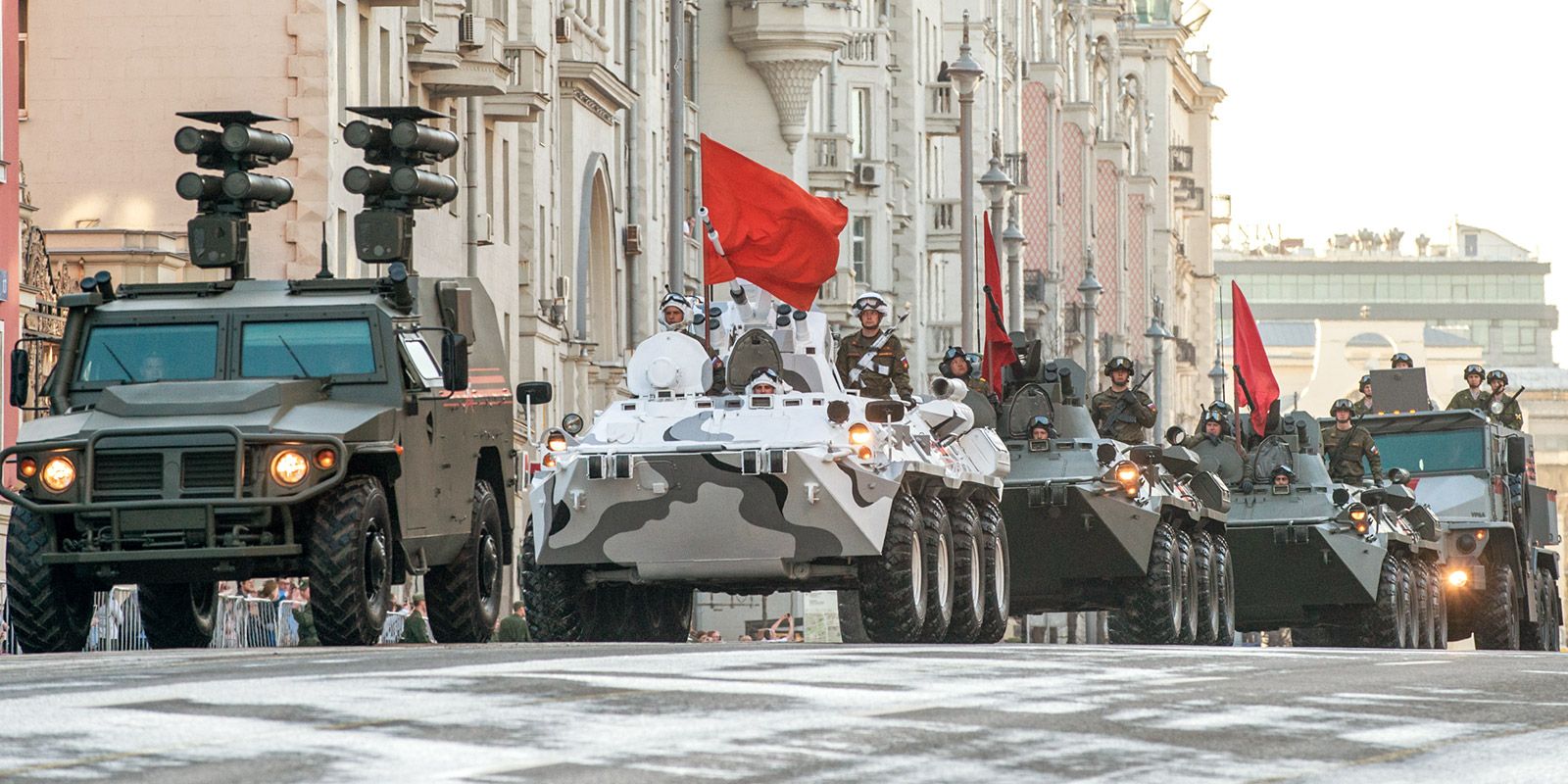 «Окно в город»: репетиции парада Победы покажут онлайн