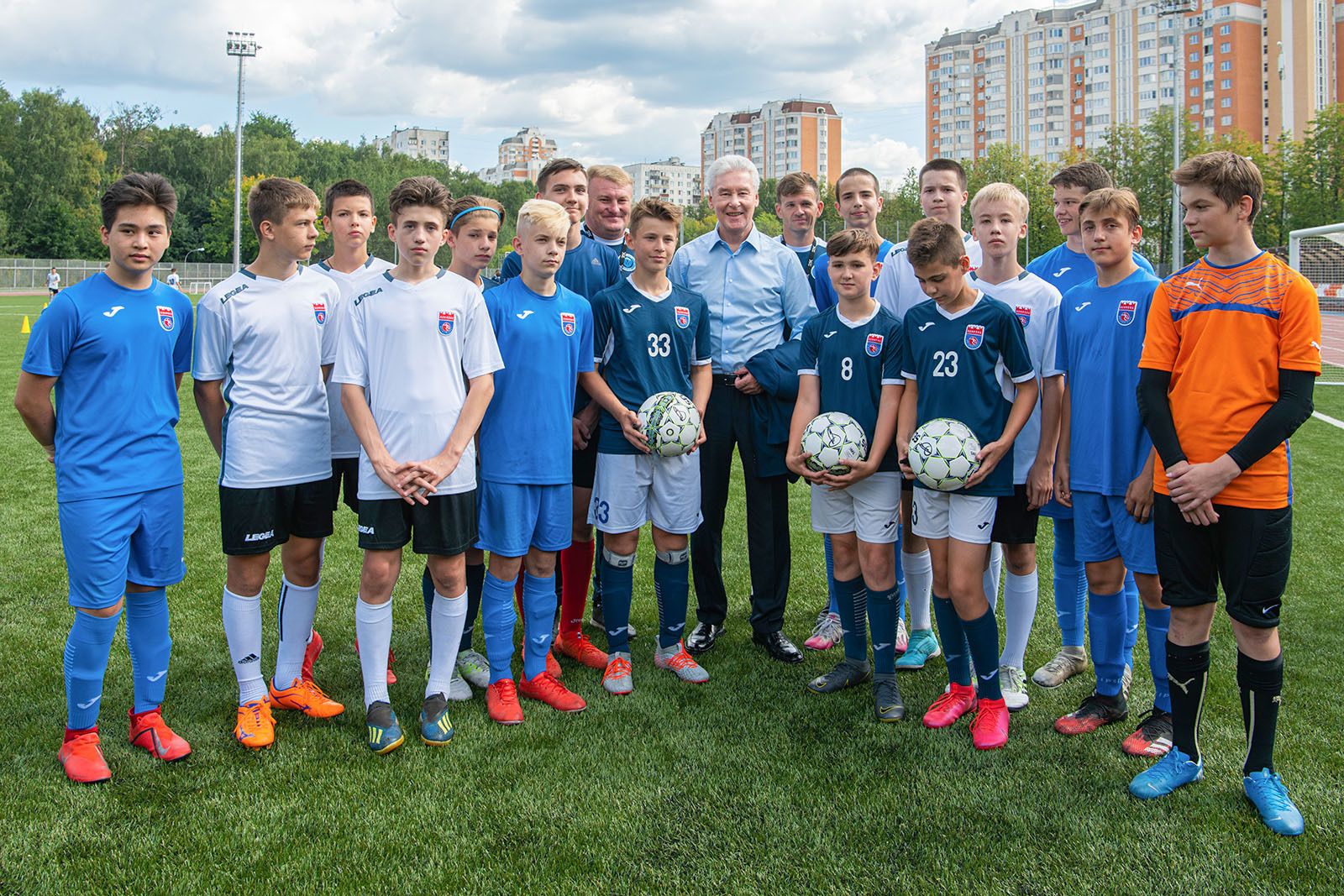 Спорткомплекс с футбольным полем с подогревом открылся в Северном Медведкове