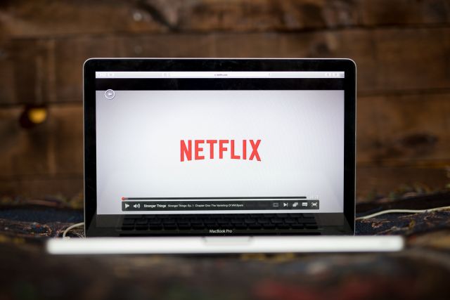 Netflix выпустит экранизацию повести Кинга Телефон мистера Харригана