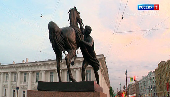 Знаменитые кони Клодта на Аничковом мосту не дают покоя вандалам