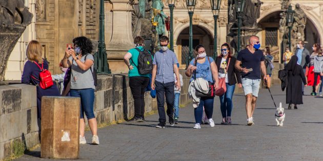 Почему защитные маски должны носить все без исключения