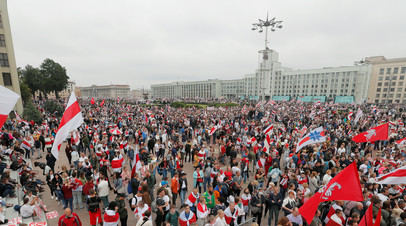 Демонстранты перекрыли проезжую часть: как проходит митинг оппозиции в центре Минска