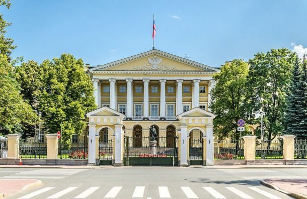 Активистка: Смольный дал распоряжение сотрудникам МЧС проголосовать на участке  1251