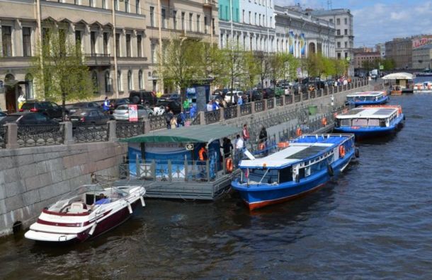 Смольный хочет запретить маломерным судам плавать по центру