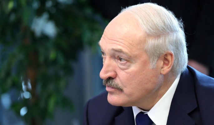 Лукашенко в бронежилете и с оружием: Там никого не осталось, да