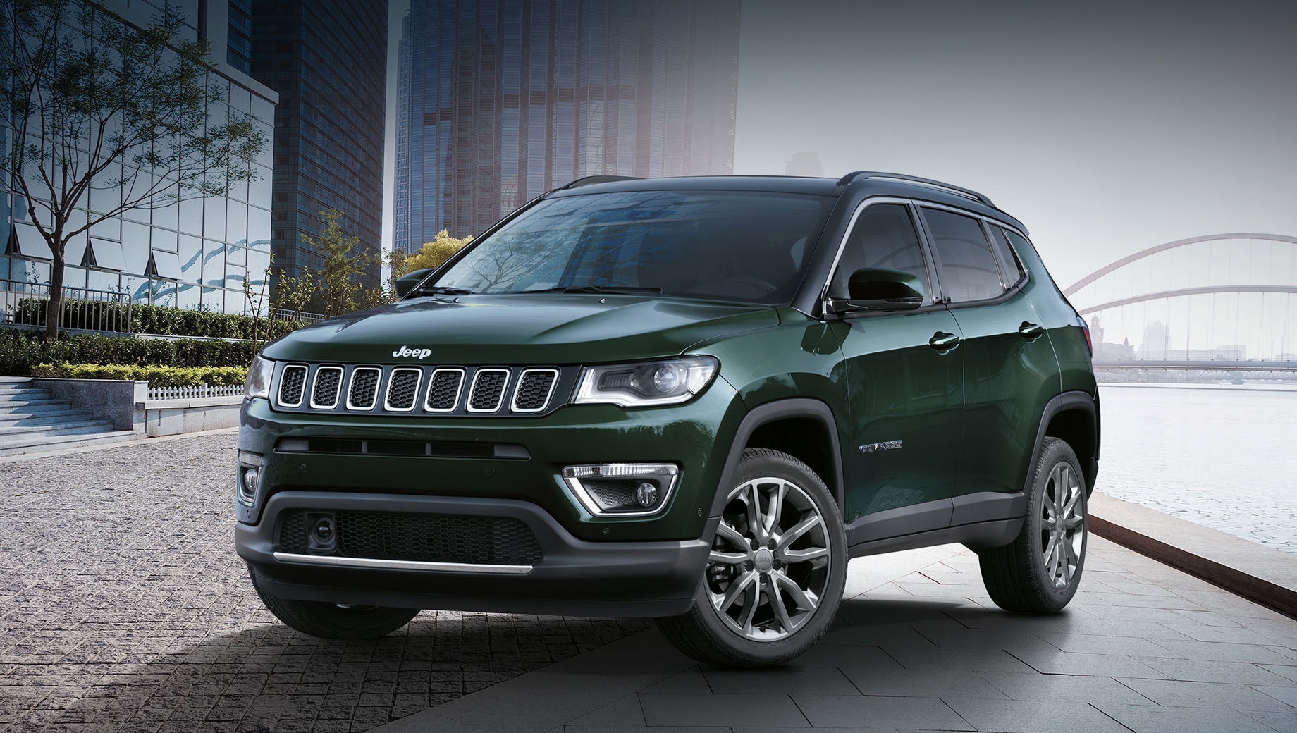 Jeep Compass для Европы совместил робот с моноприводом