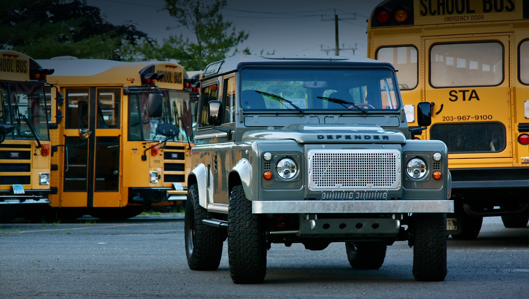 Бюро Legacy Overland подняло из пепла армейский Defender