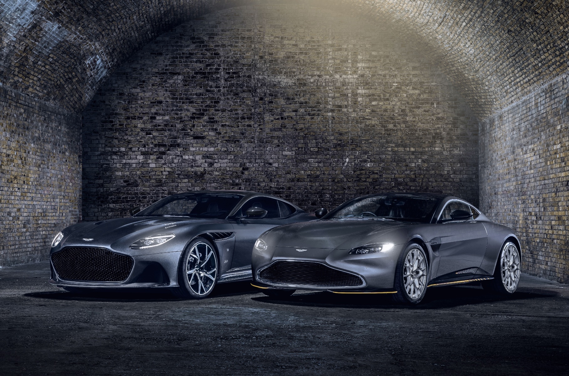 Aston Martin представил «бондовские» Vantage и DBS Superleggera