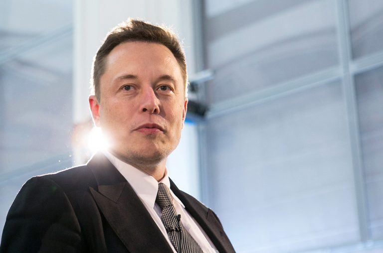 Илон Маск получил первую премию от Tesla в $775 млн