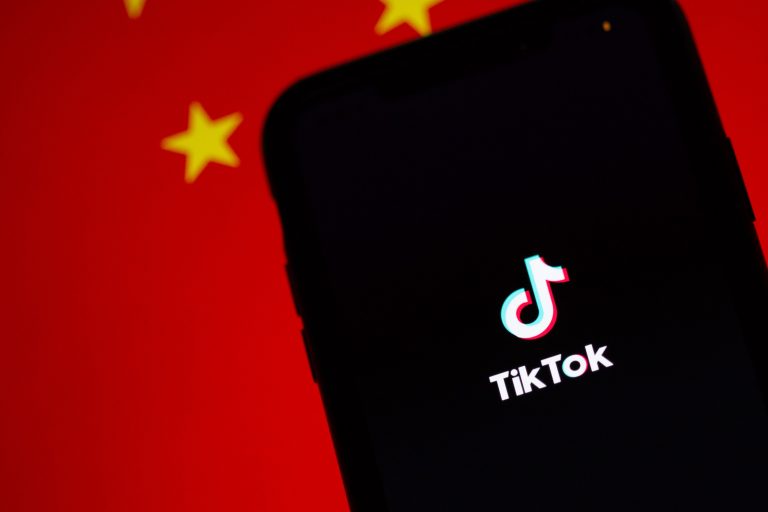 Трамп разрешил Microsoft купить TikTok